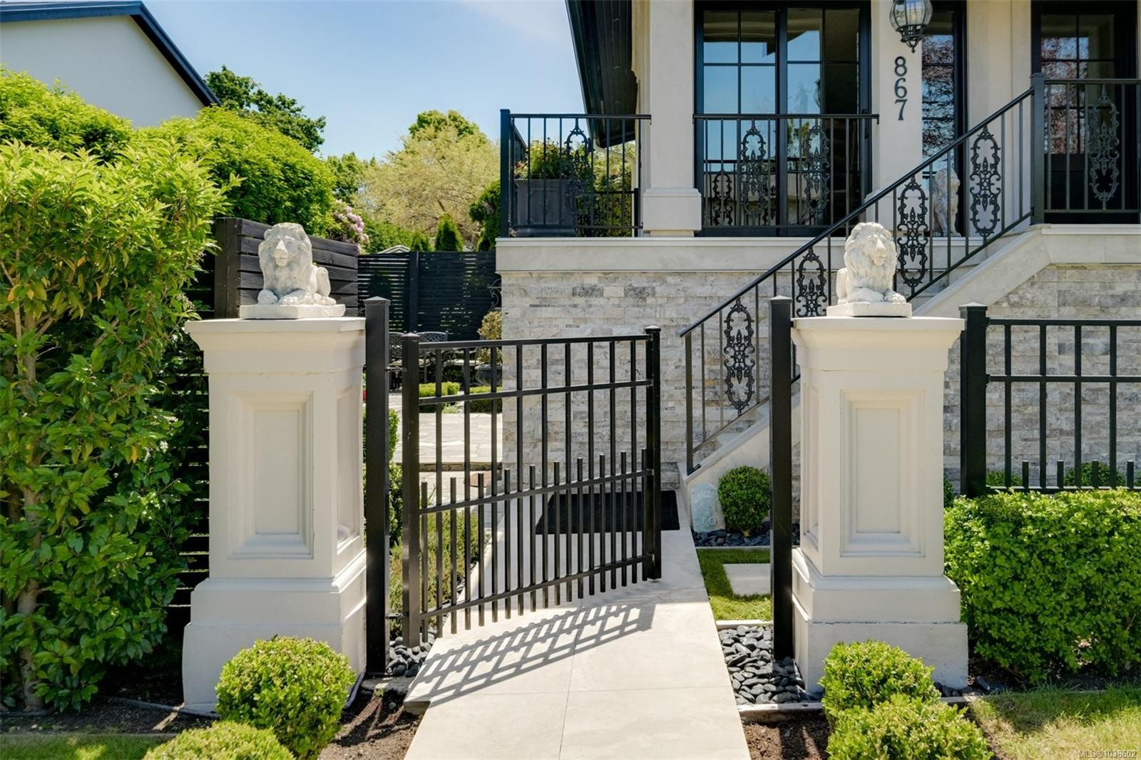 867 Victoria Ave, Oak Bay, BC