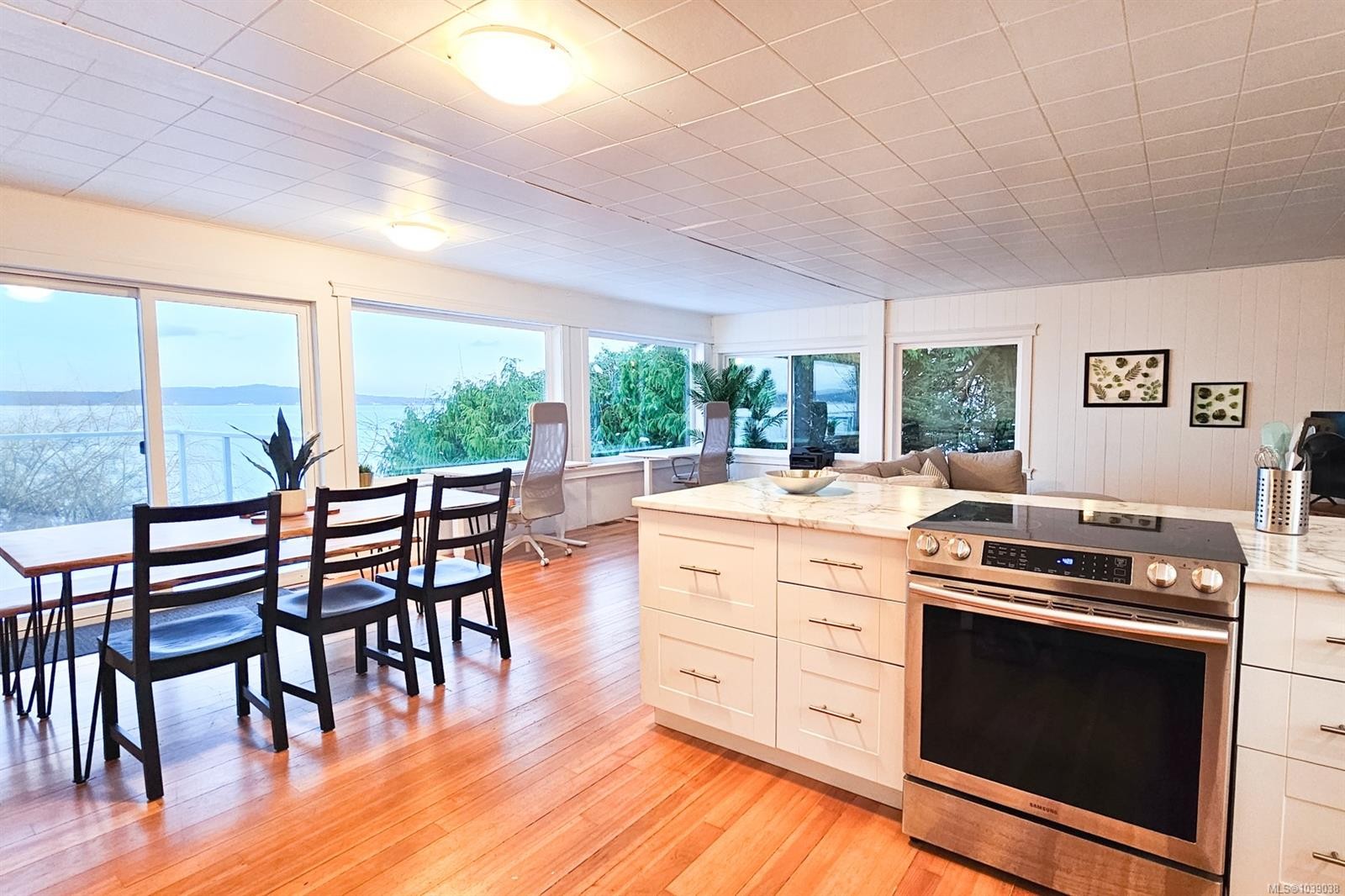 3677 Gardner Rd, Saltair, BC