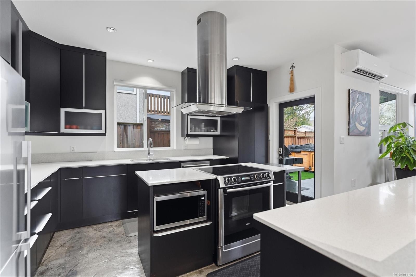 838 Old Esquimalt Rd, Esquimalt, BC