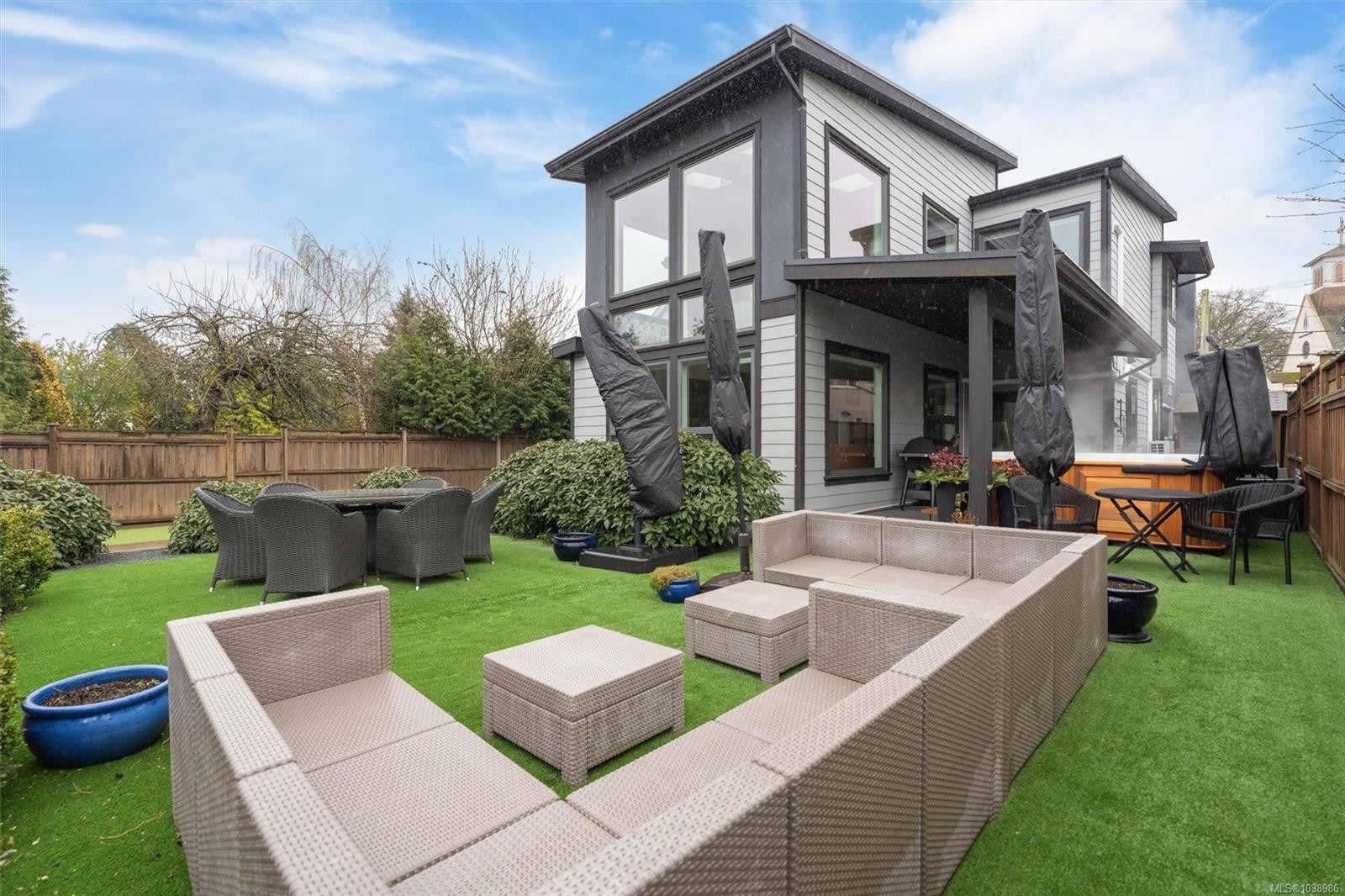 838 Old Esquimalt Rd, Esquimalt, BC