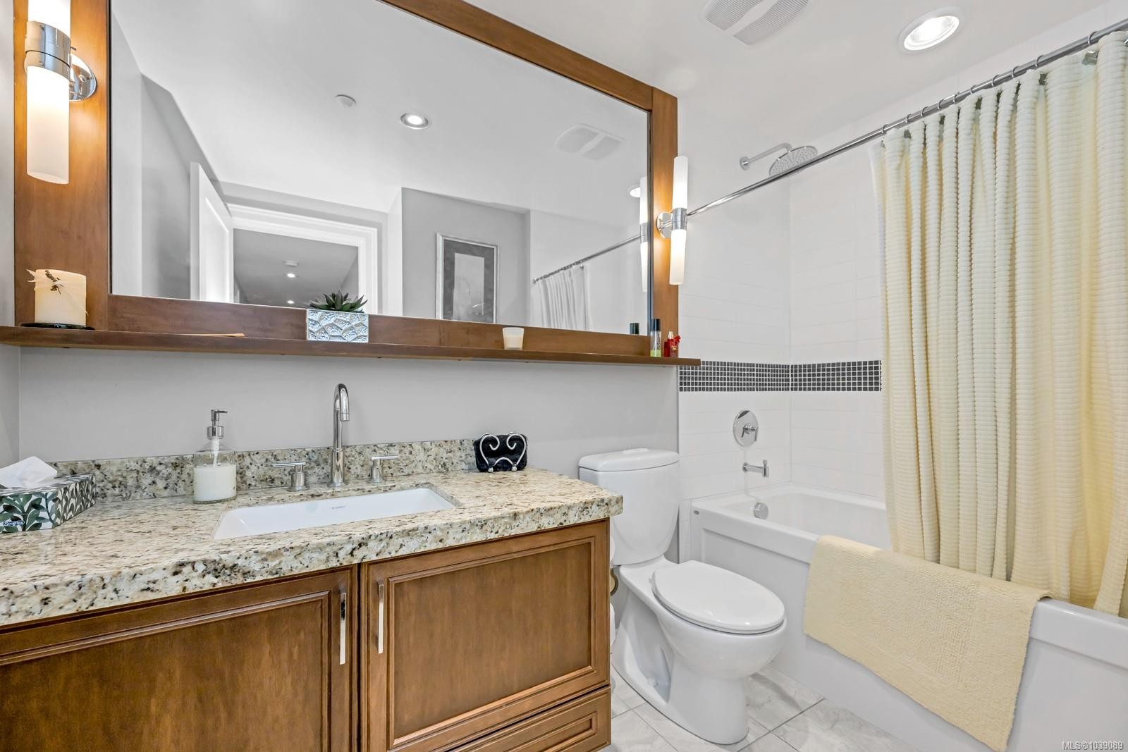 #802-1400 Lynburne Pl, Langford, BC