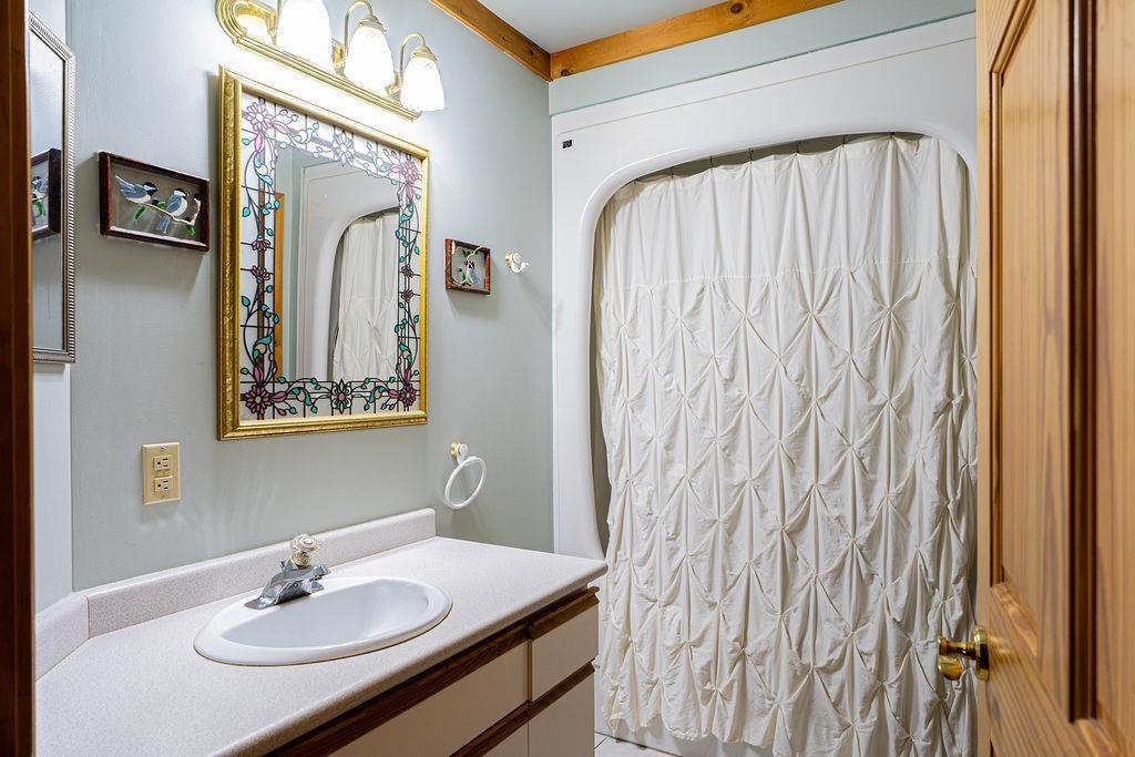 106 Island Avenue, Neebing, ON