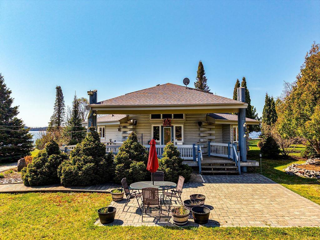 106 Island Avenue, Neebing, ON
