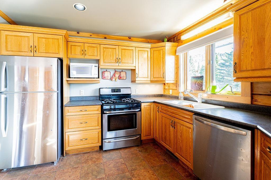 106 Island Avenue, Neebing, ON