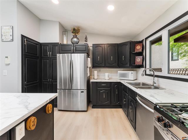 78 Metz St, Winnipeg, MB
