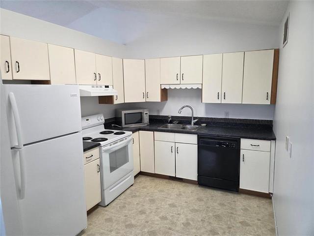 15 Middle Dr, Winnipeg Beach, MB