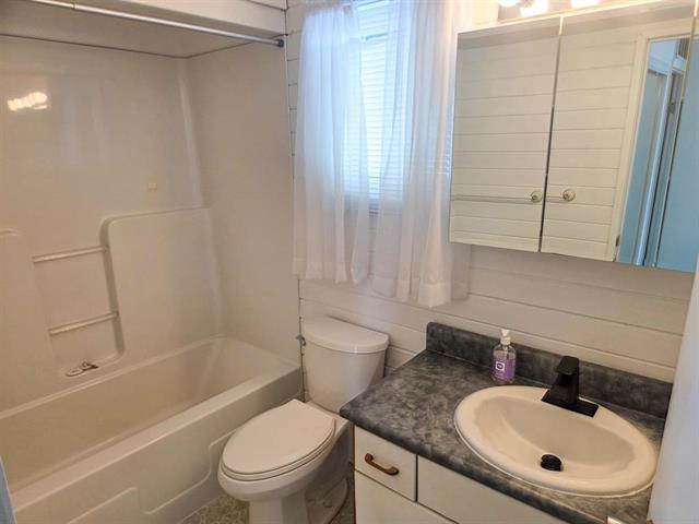 15 Middle Dr, Winnipeg Beach, MB
