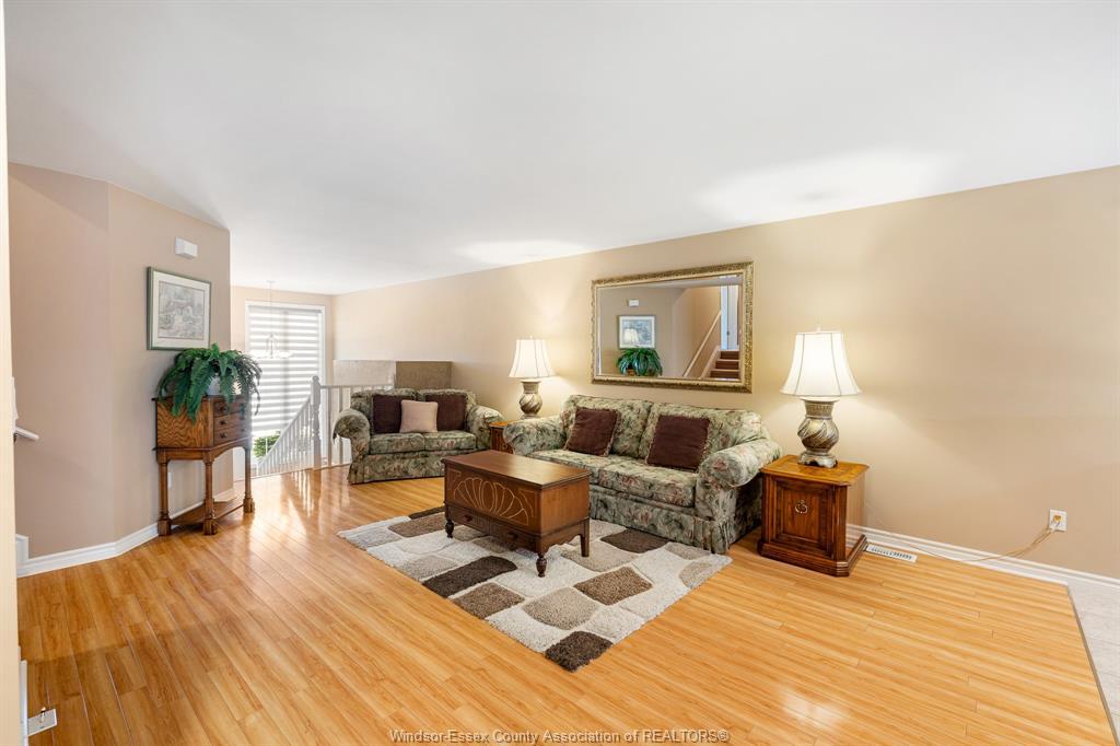 11827 Boulder Crescent, Windsor, ON