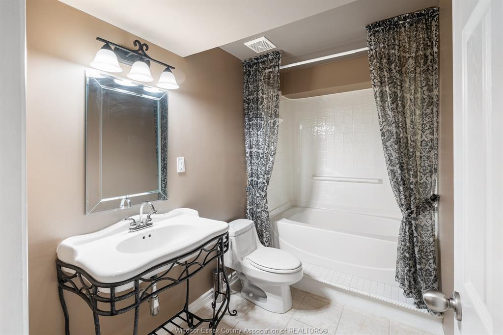 11827 Boulder Crescent, Windsor, ON