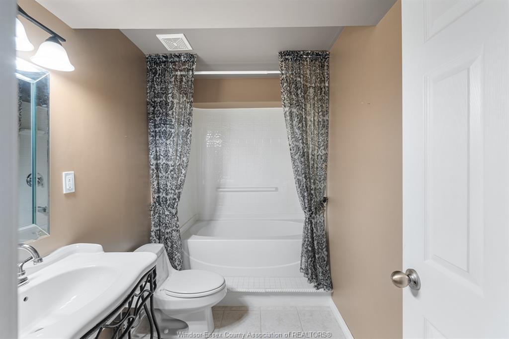 11827 Boulder Crescent, Windsor, ON