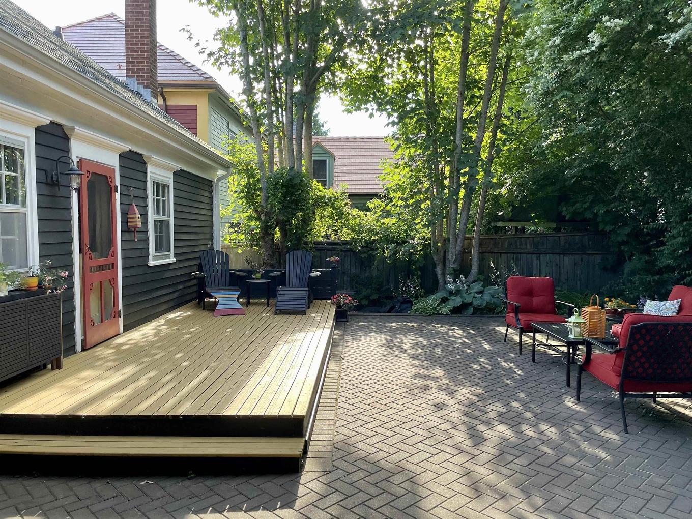 89 York Street, Lunenburg, NS