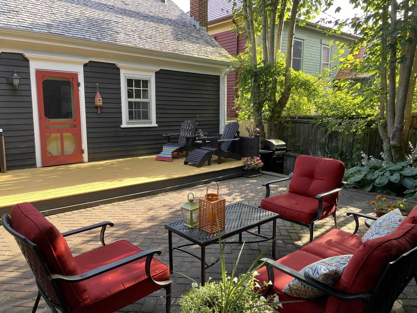 89 York Street, Lunenburg, NS