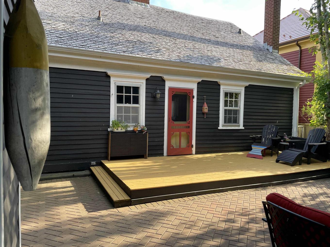 89 York Street, Lunenburg, NS