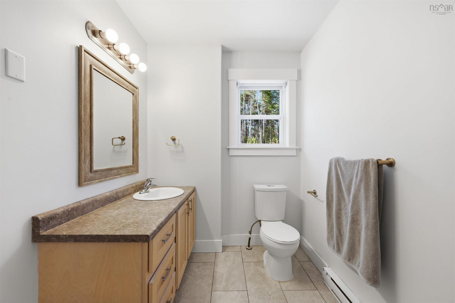 281 Heselton Drive, Ostrea Lake, NS - Indoor Photo Showing Bathroom