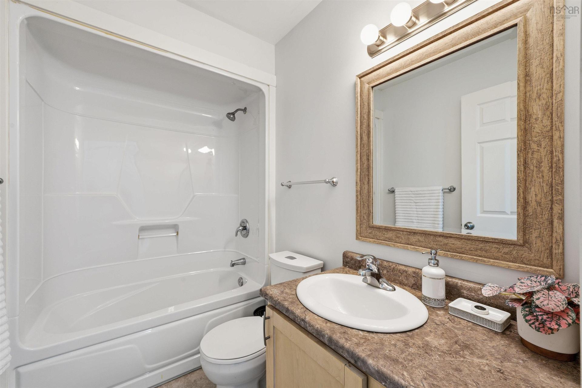 281 Heselton Drive, Ostrea Lake, NS - Indoor Photo Showing Bathroom
