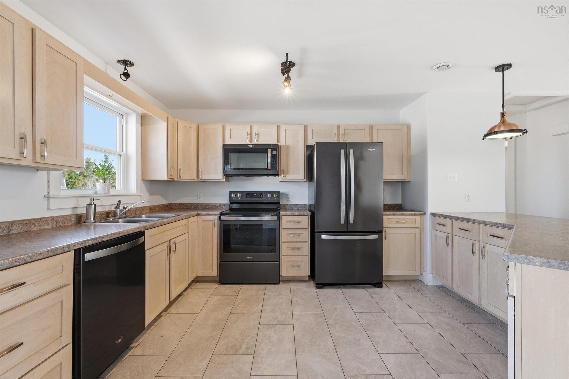 281 Heselton Drive, Ostrea Lake, NS - Indoor Photo Showing Kitchen With Double Sink