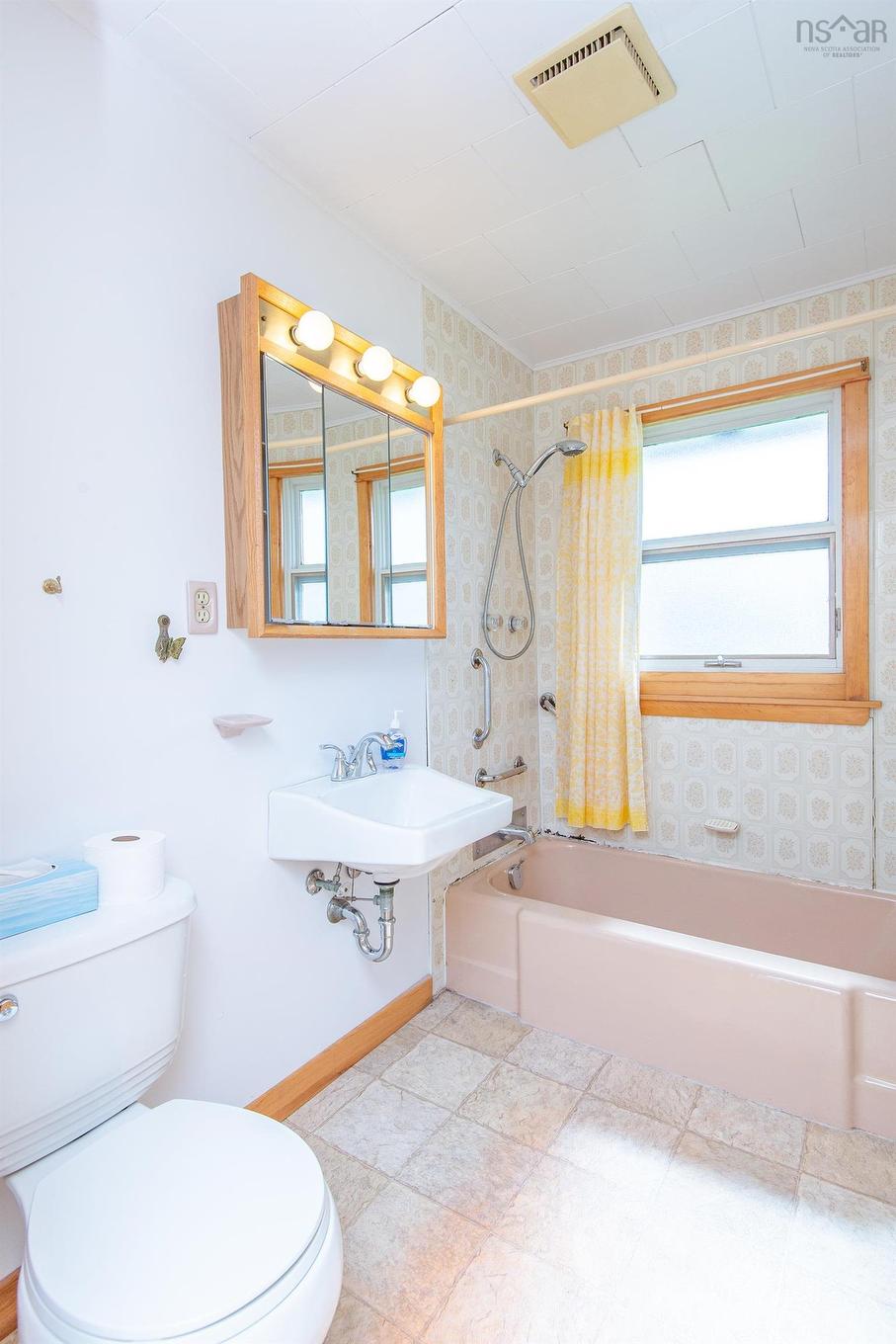 9735 Highway 1, Lower Saulnierville, NS