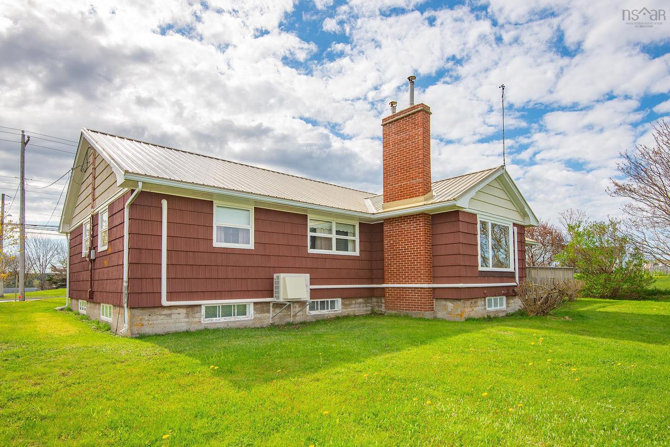 9735 Highway 1, Lower Saulnierville, NS