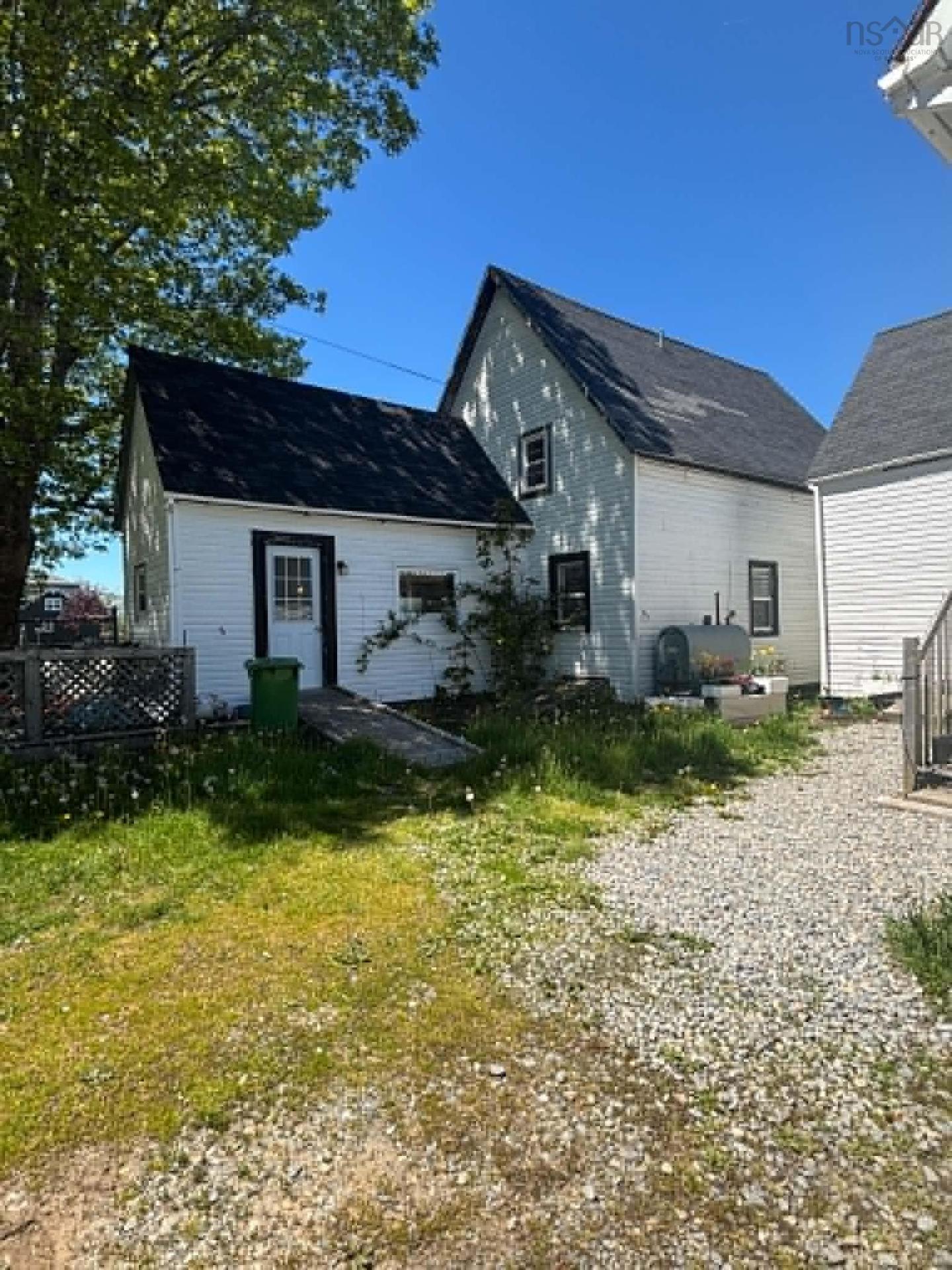 33 Parade Street, Yarmouth, NS