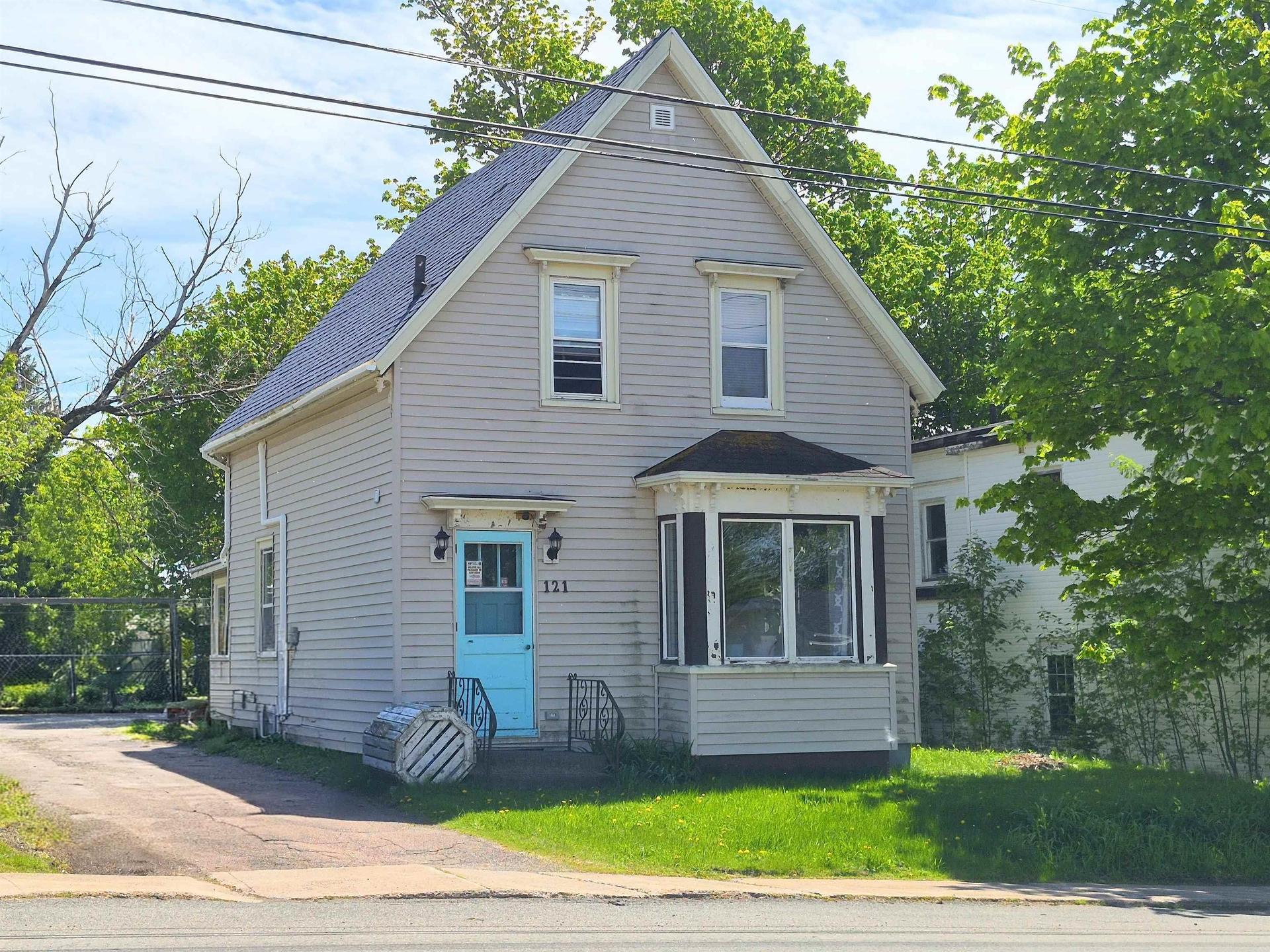 121 Main Street, Springhill, NS