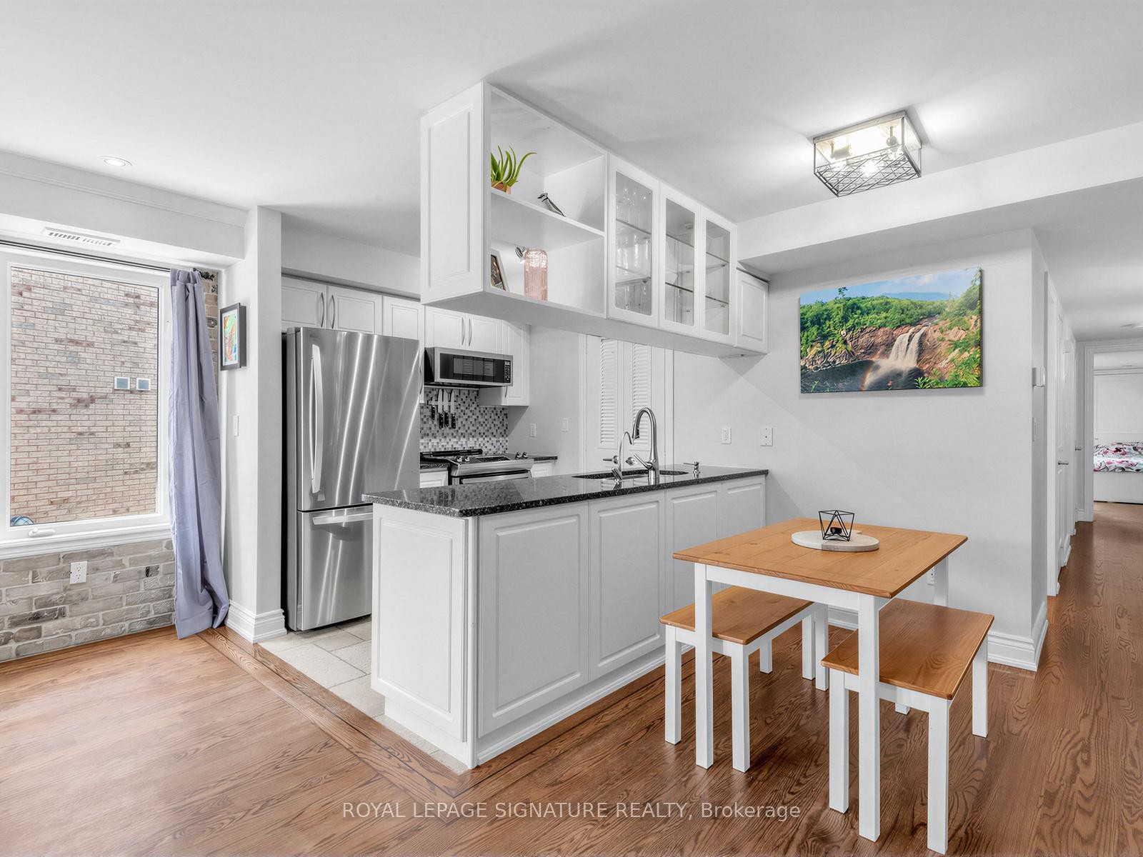 201-72 Aerodrome Crescent, Toronto, ON - Indoor Photo Showing Kitchen
