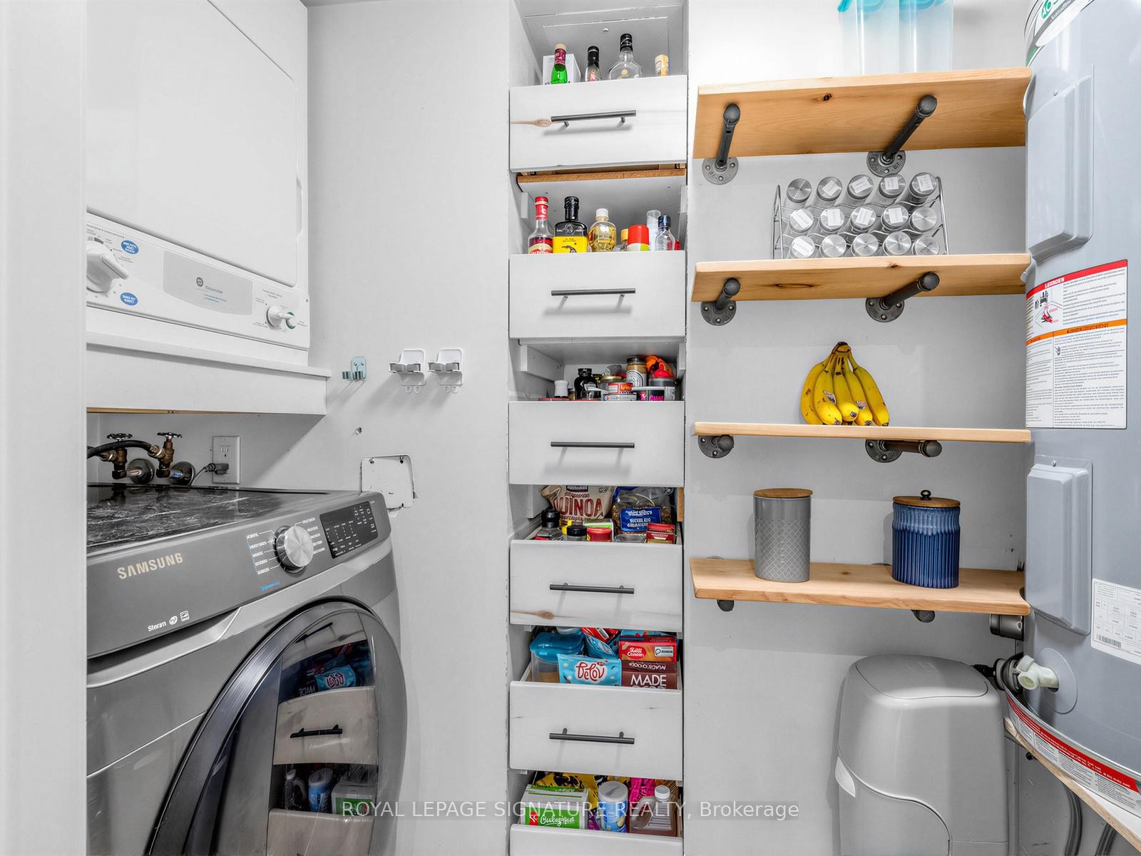 201-72 Aerodrome Crescent, Toronto, ON - Indoor Photo Showing Laundry Room