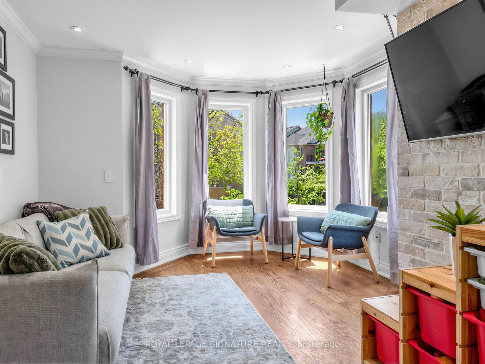 201-72 Aerodrome Crescent, Toronto, ON - Indoor