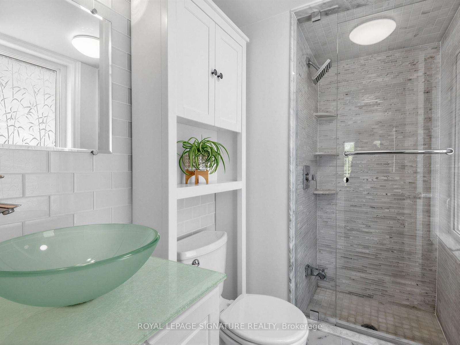 201-72 Aerodrome Crescent, Toronto, ON - Indoor Photo Showing Bathroom