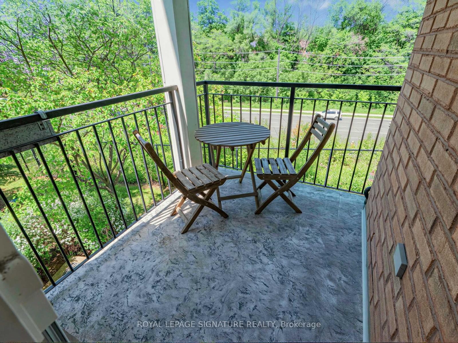 201-72 Aerodrome Crescent, Toronto, ON - Outdoor