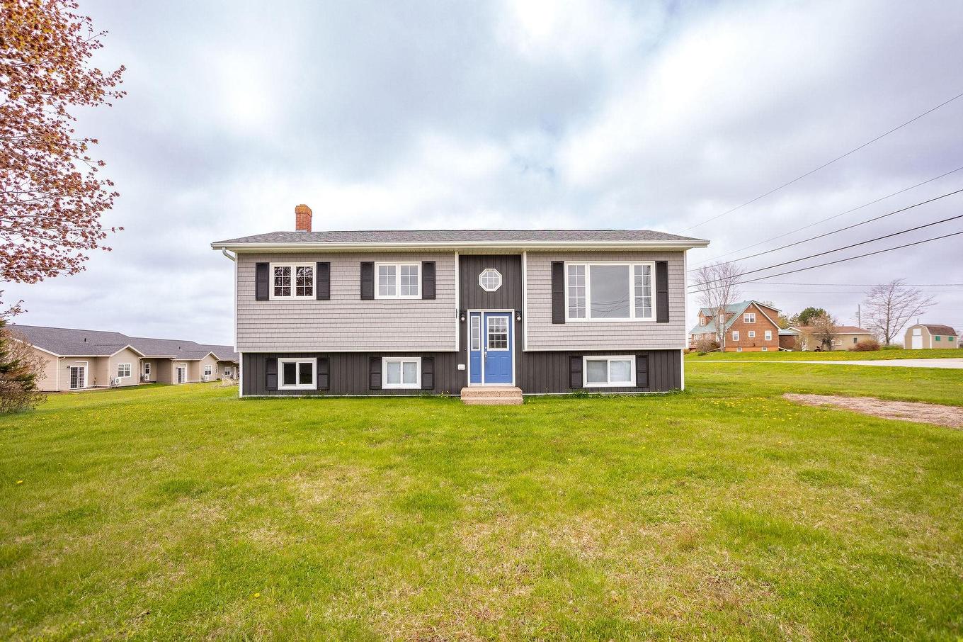 1 Anniversary Avenue, Souris, PE - Outdoor