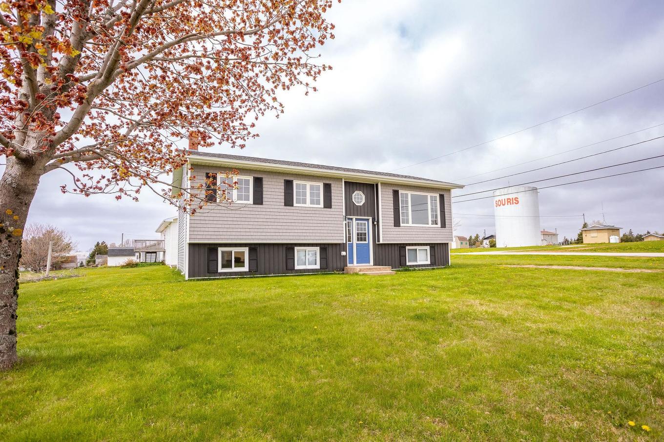 1 Anniversary Avenue, Souris, PE - Outdoor
