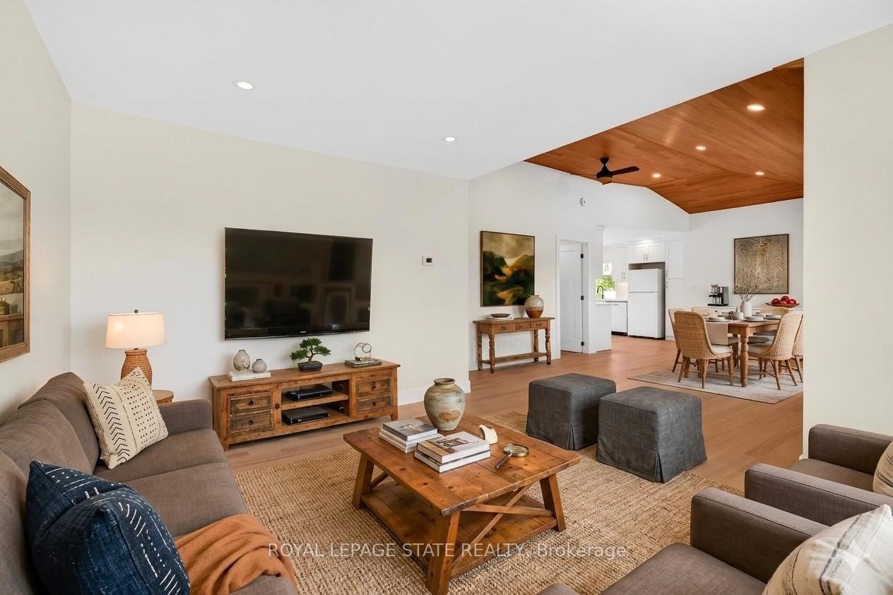 Upper-8 Cornell Avenue, Hamilton, ON