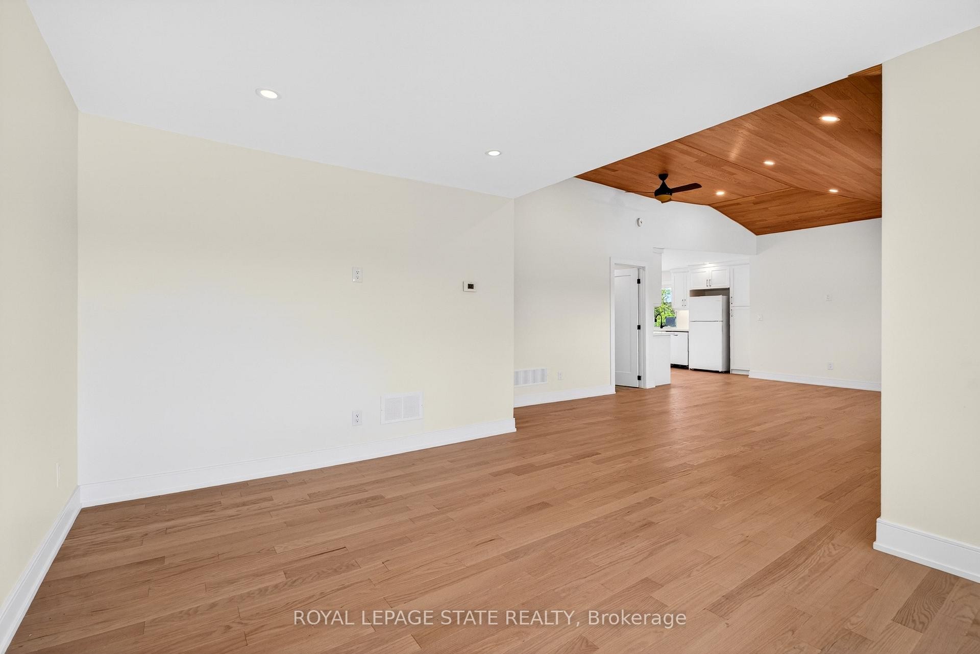 Upper-8 Cornell Avenue, Hamilton, ON