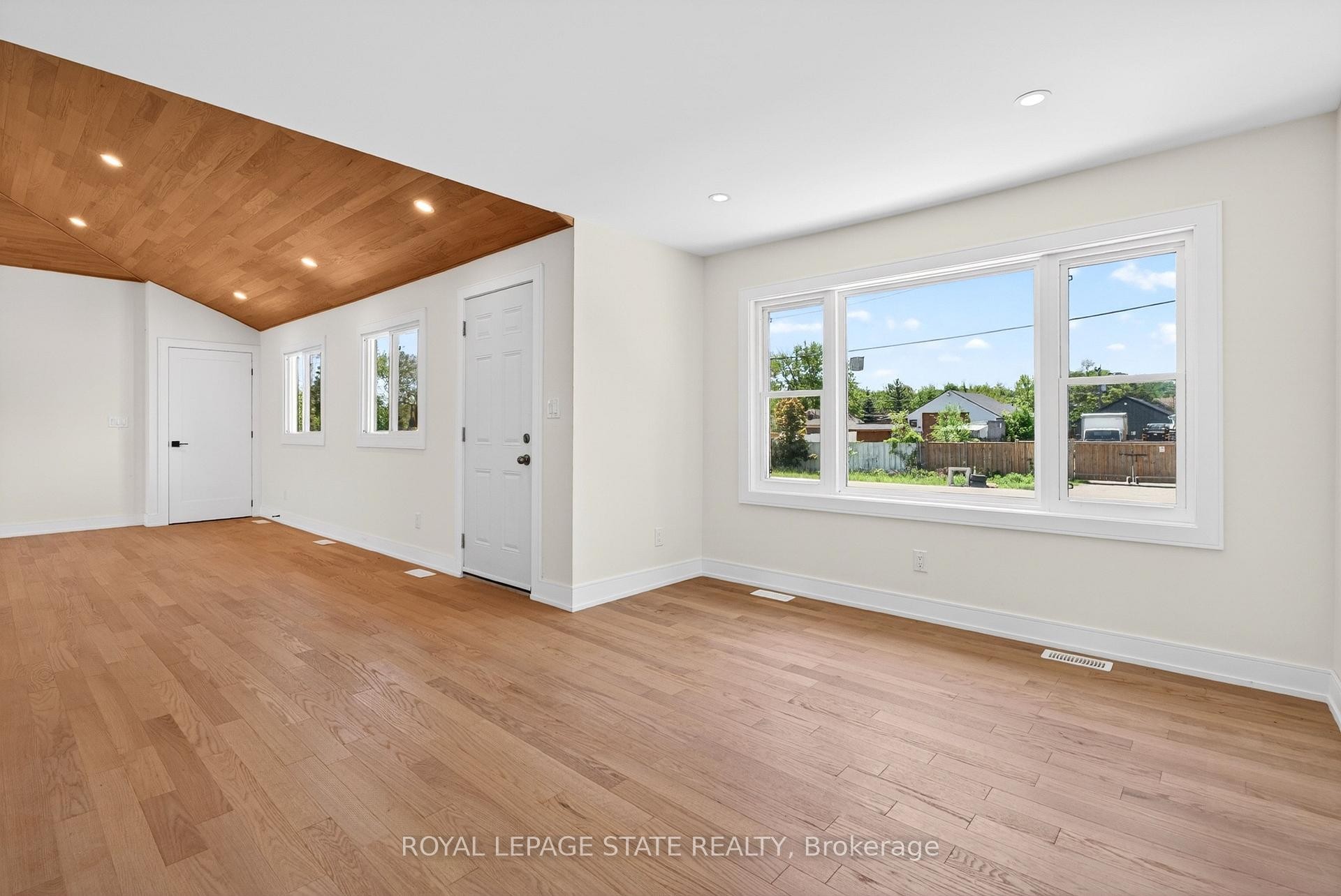 Upper-8 Cornell Avenue, Hamilton, ON