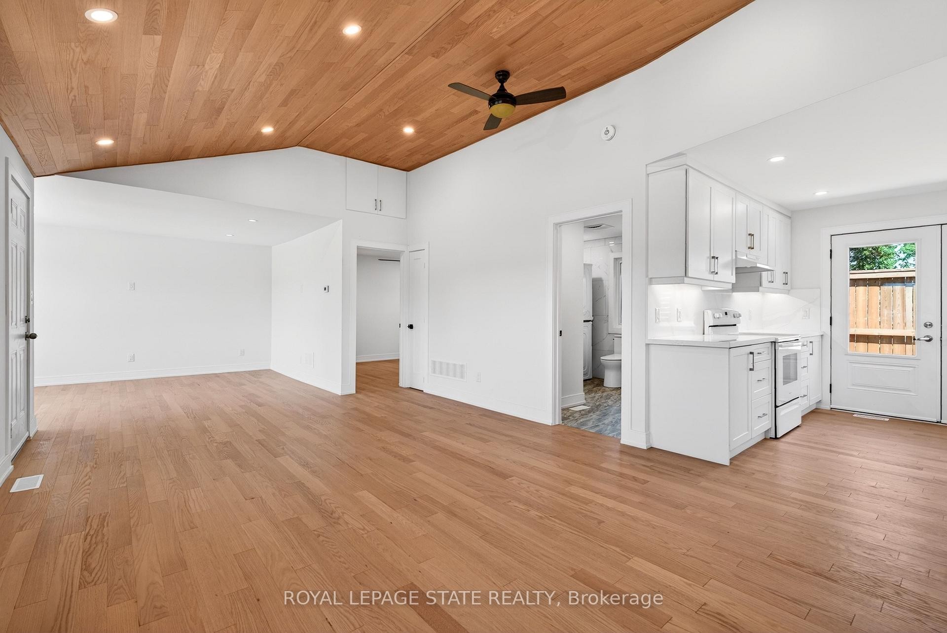 Upper-8 Cornell Avenue, Hamilton, ON