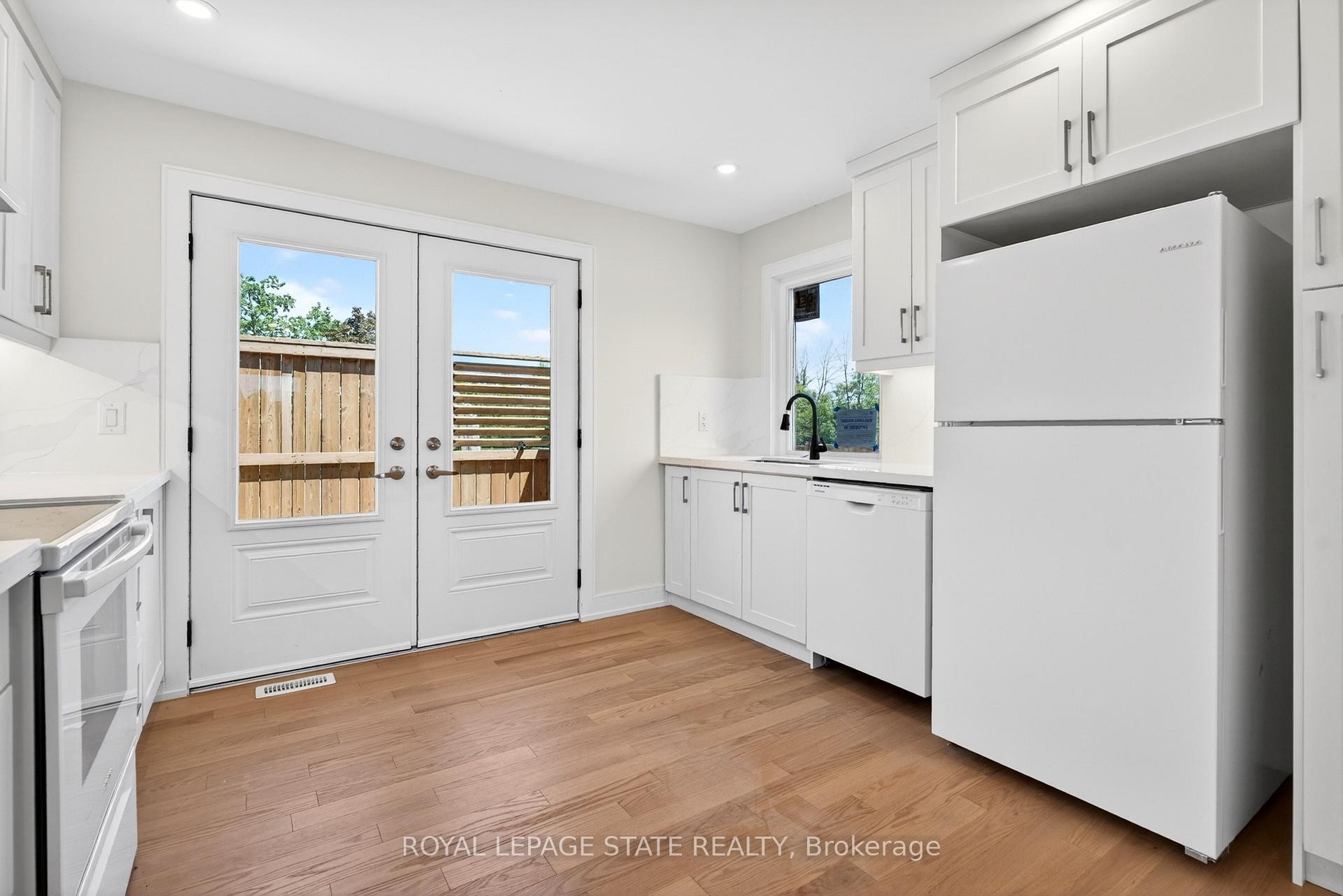 Upper-8 Cornell Avenue, Hamilton, ON