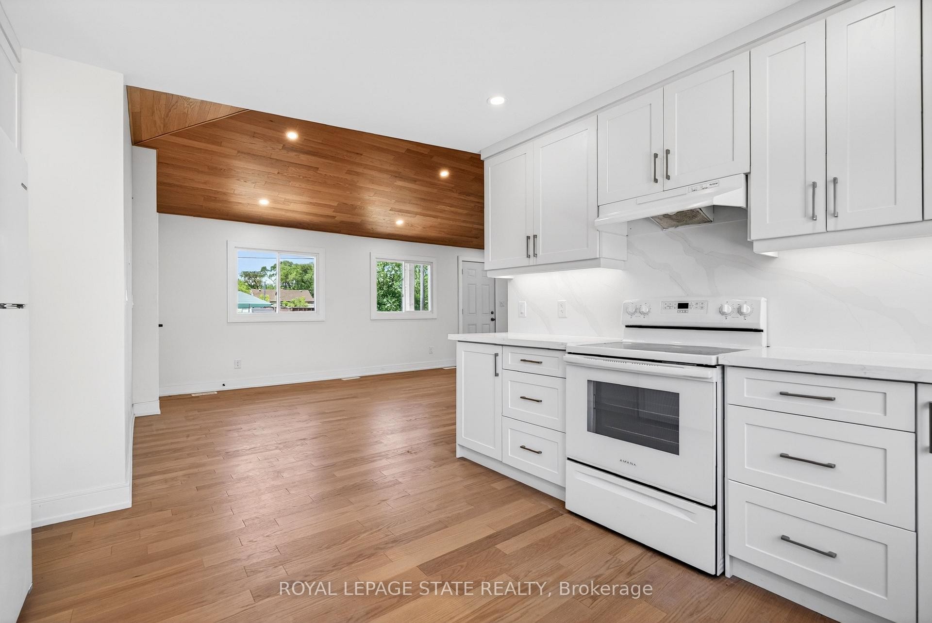 Upper-8 Cornell Avenue, Hamilton, ON