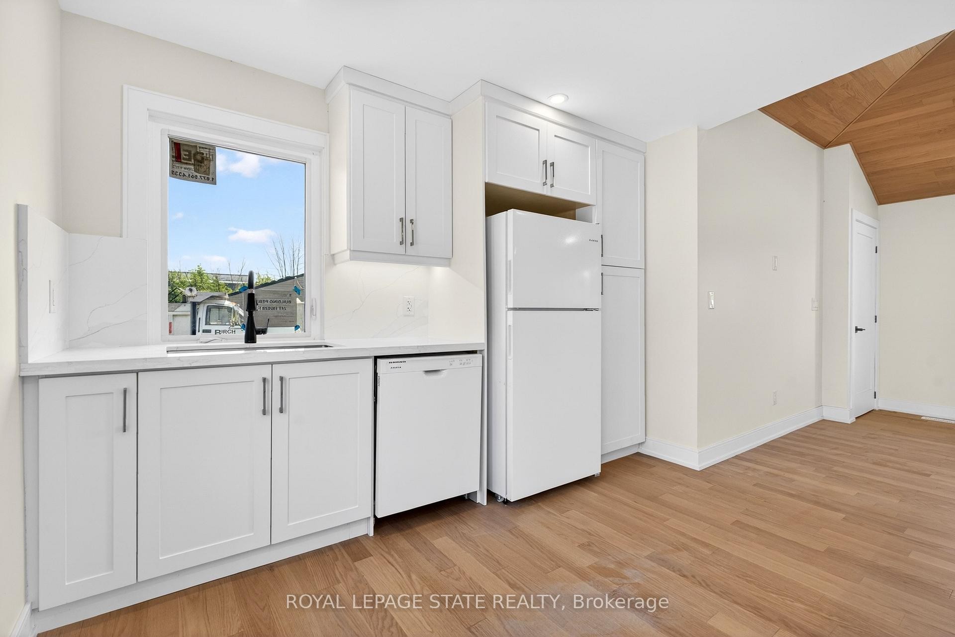 Upper-8 Cornell Avenue, Hamilton, ON
