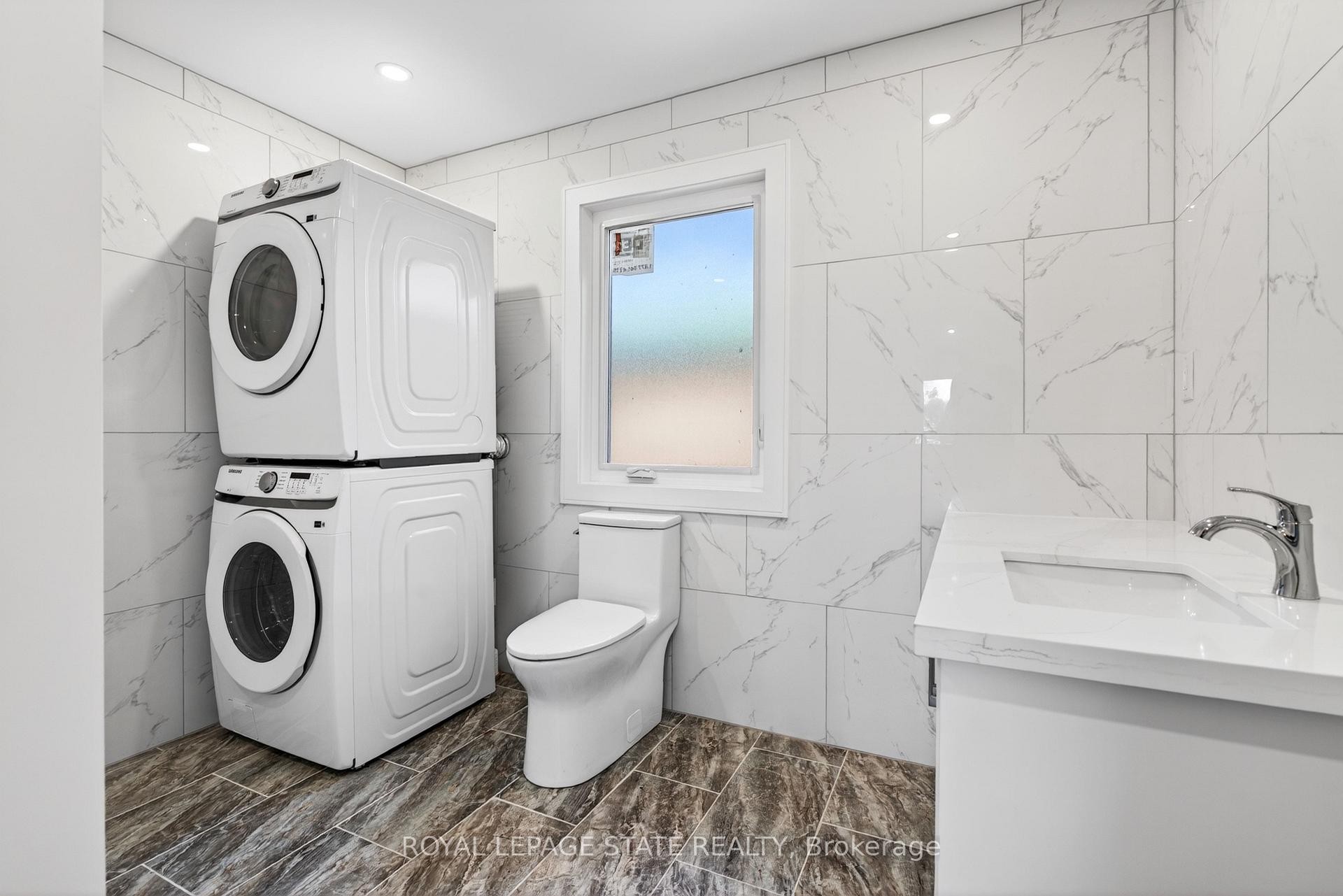 Upper-8 Cornell Avenue, Hamilton, ON