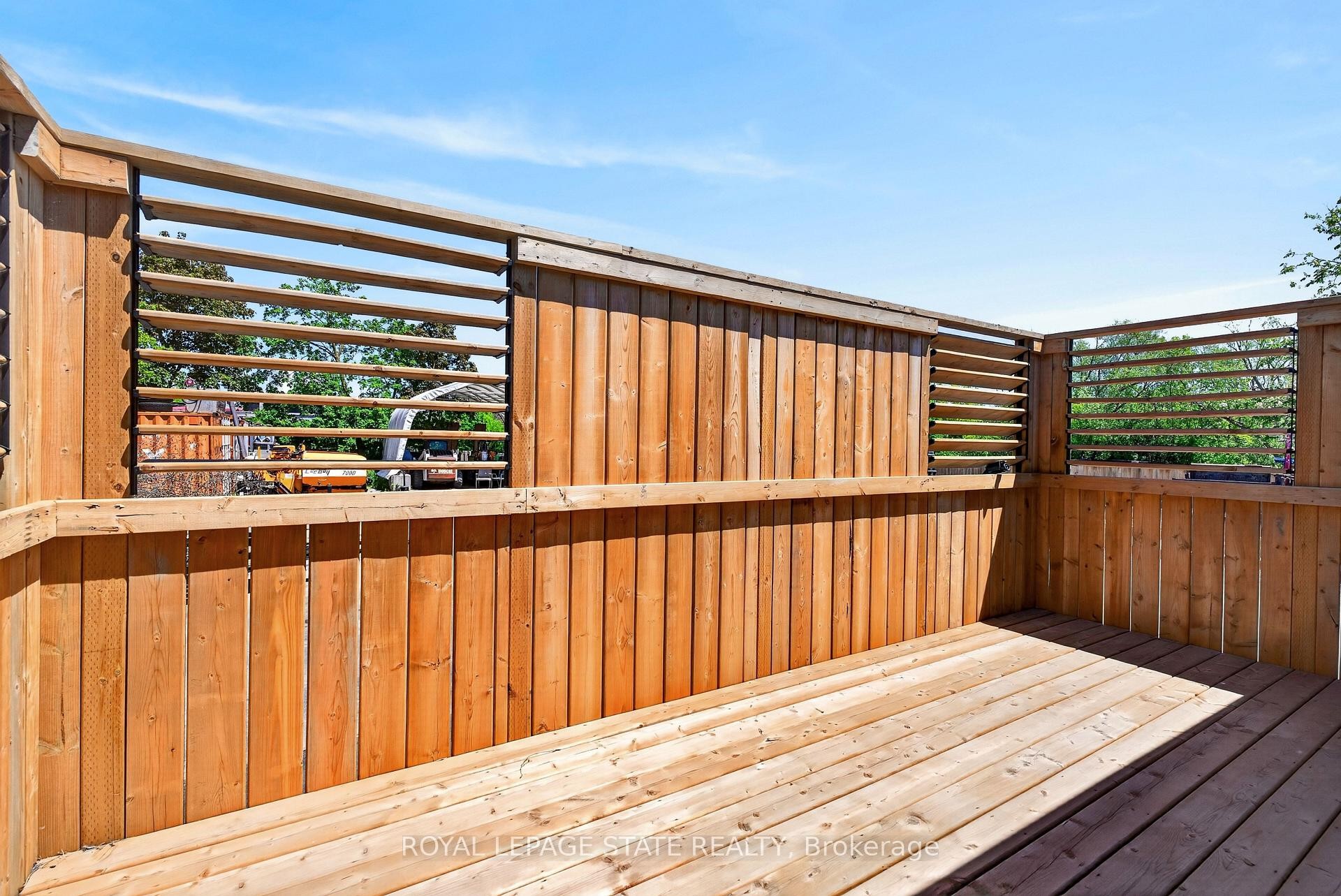 Upper-8 Cornell Avenue, Hamilton, ON