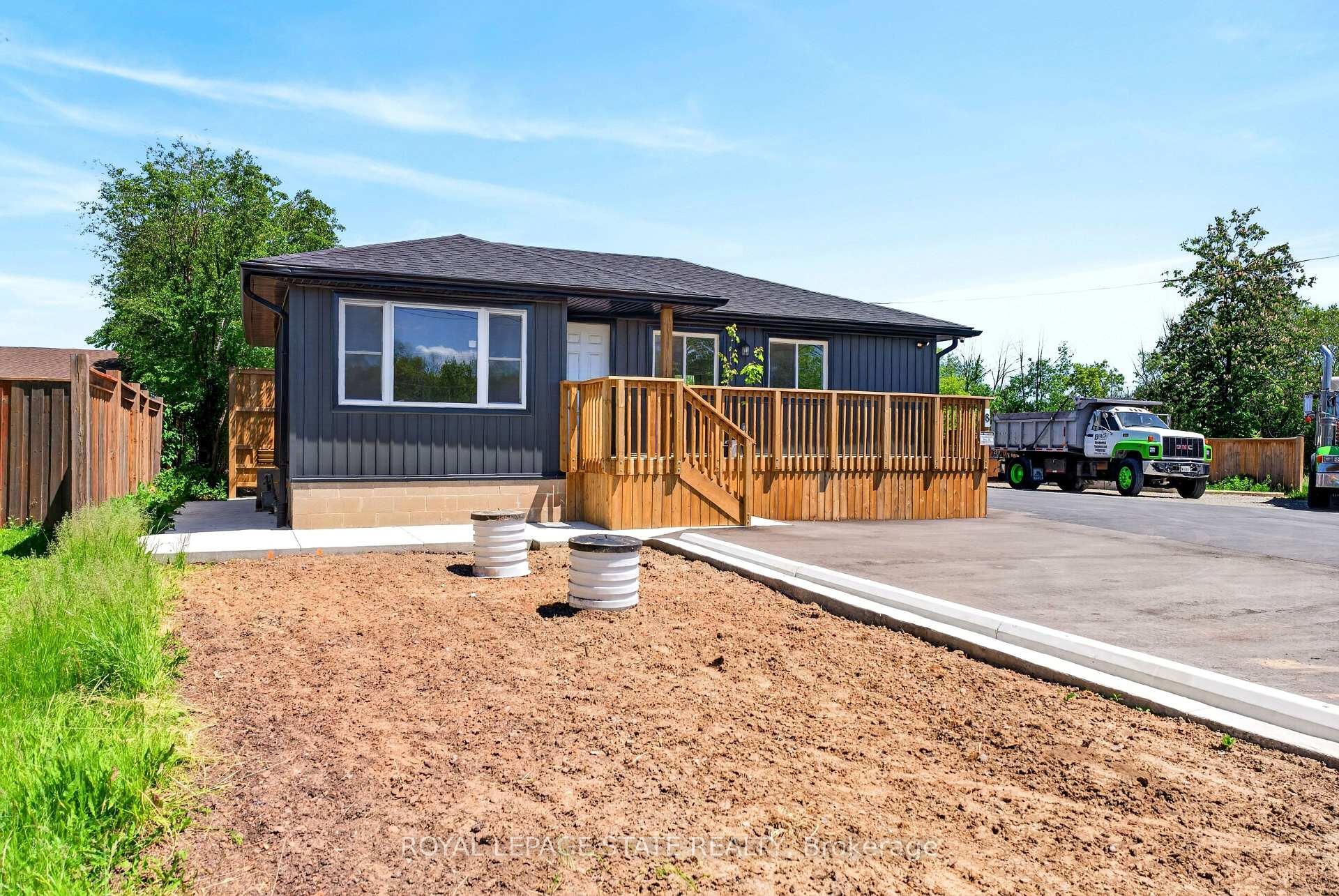 Upper-8 Cornell Avenue, Hamilton, ON