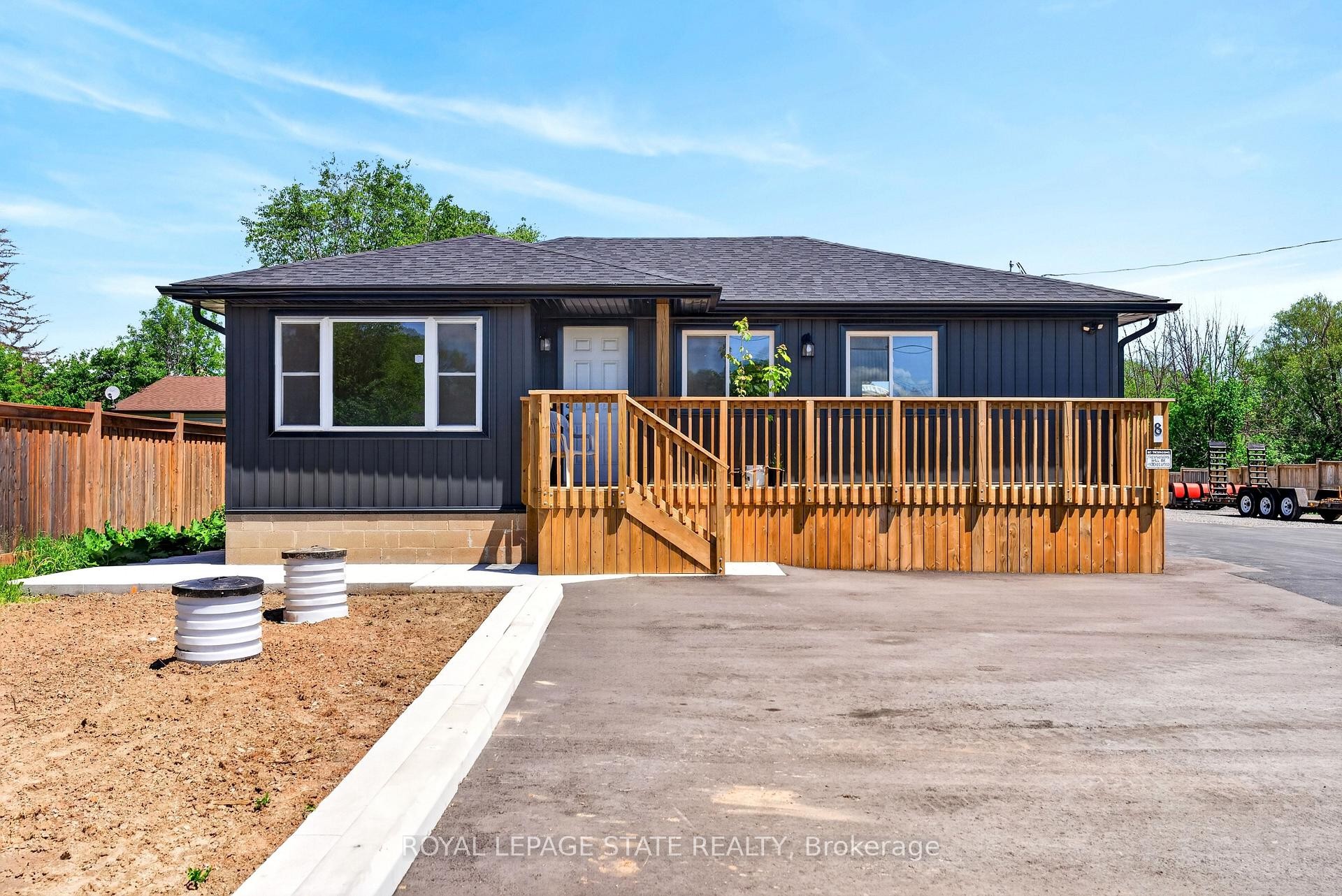 Upper-8 Cornell Avenue, Hamilton, ON