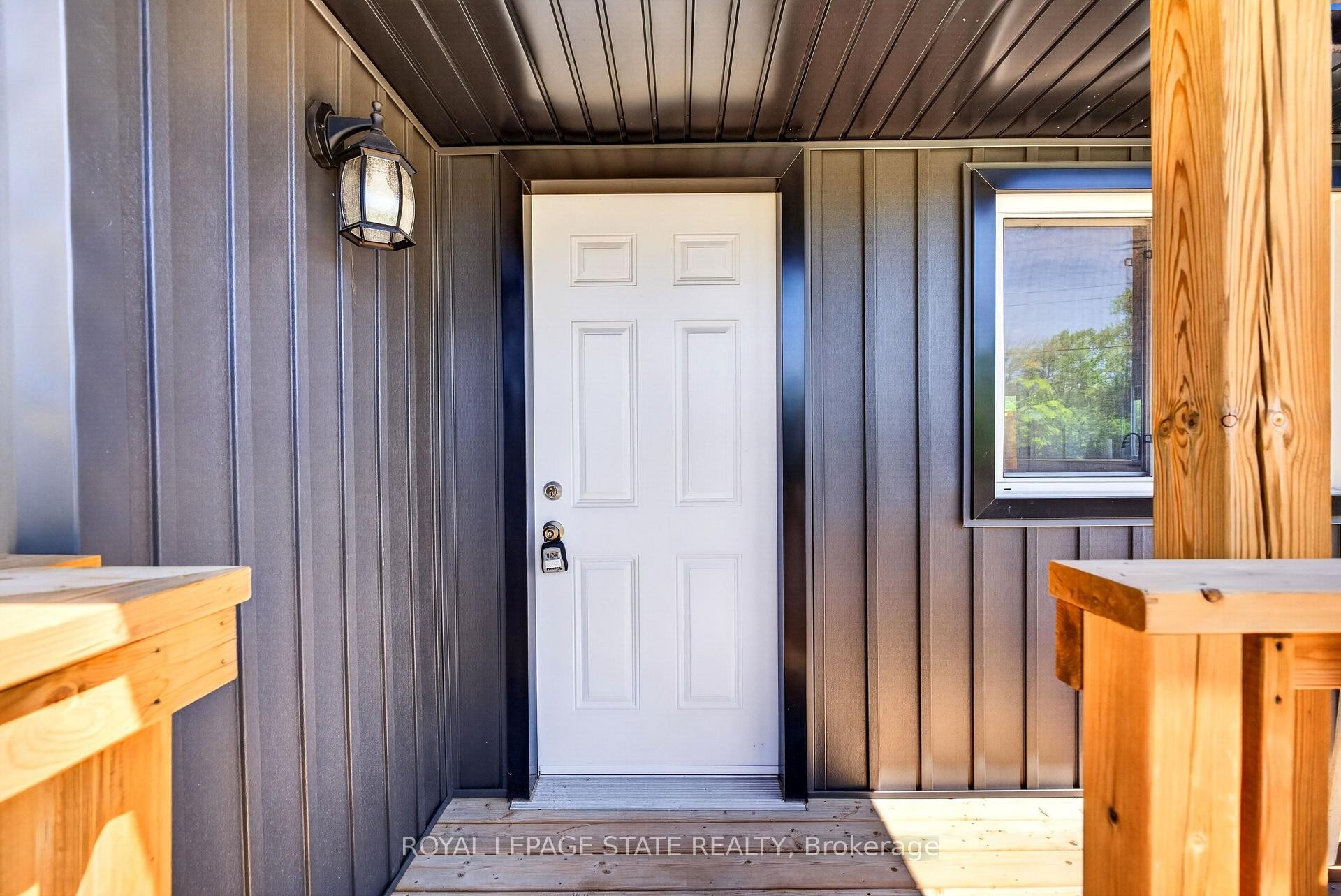 Upper-8 Cornell Avenue, Hamilton, ON