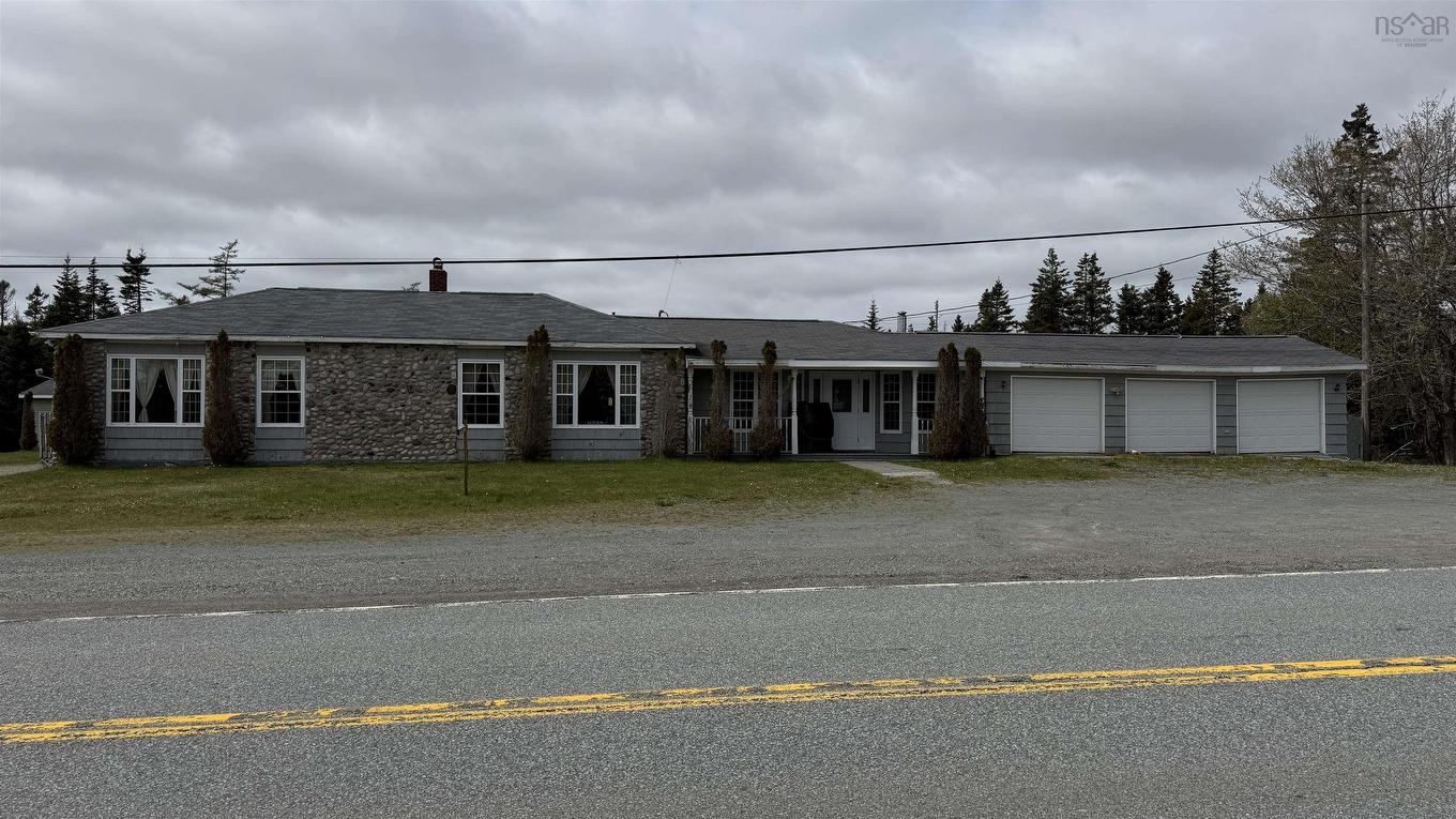 16989 Highway 7, Pleasant Harbour, NS