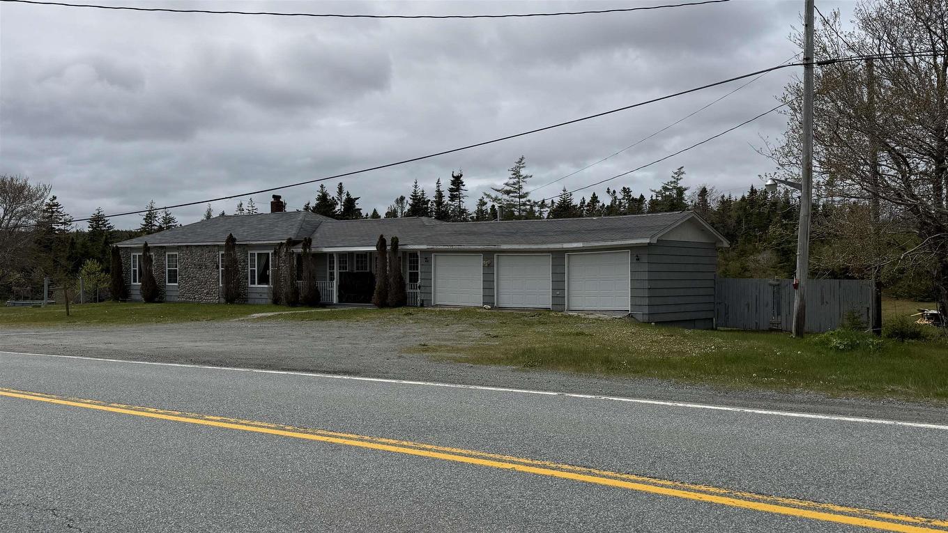 16989 Highway 7, Pleasant Harbour, NS