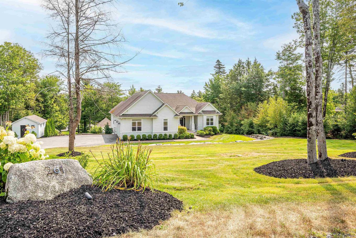 261 Aberdeen Drive, Fall River, NS