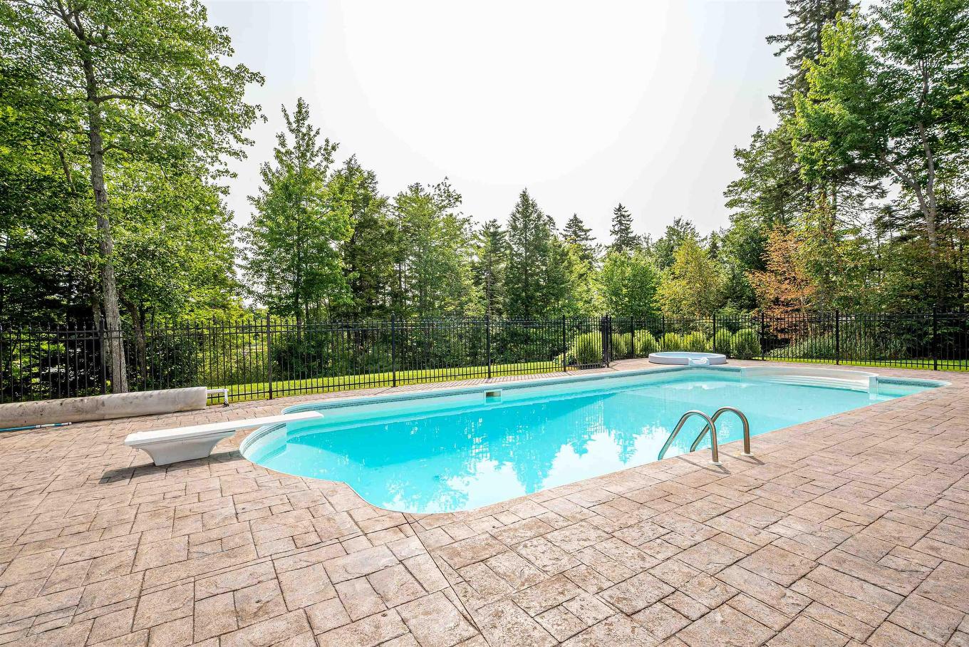 261 Aberdeen Drive, Fall River, NS
