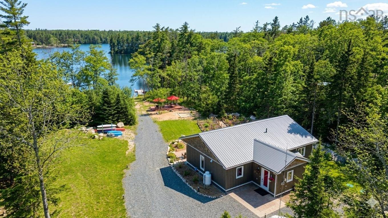 8 Alexander Avenue, Waterloo Lake, NS