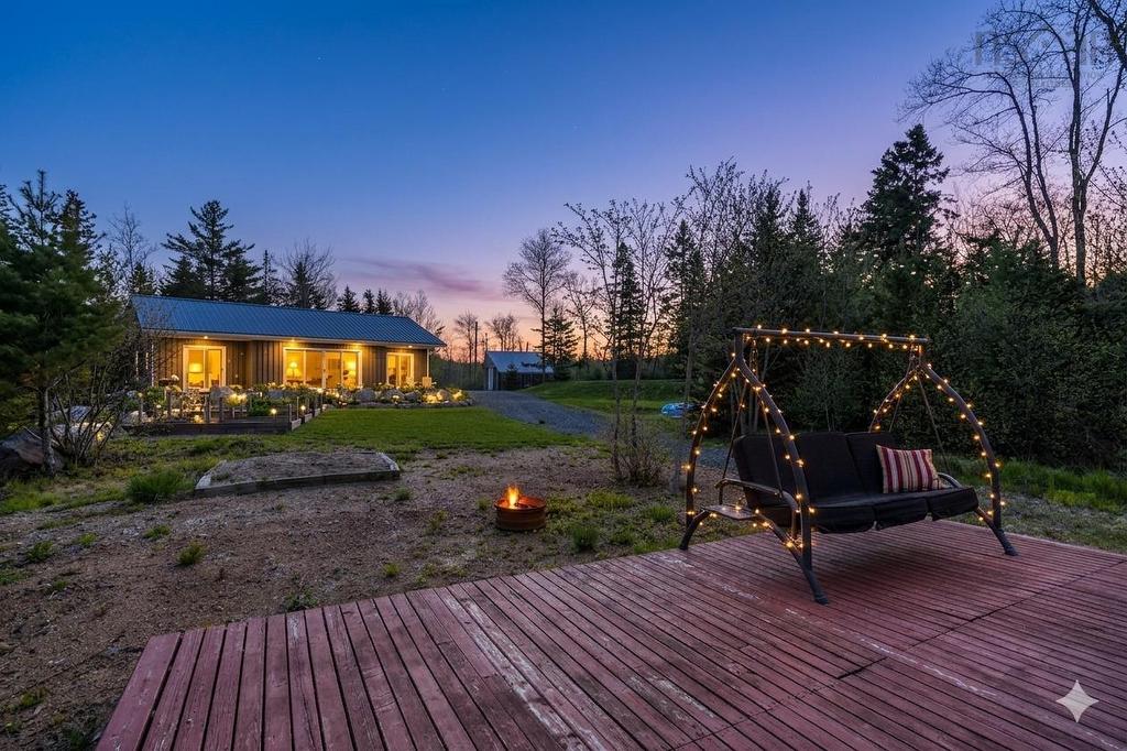 8 Alexander Avenue, Waterloo Lake, NS