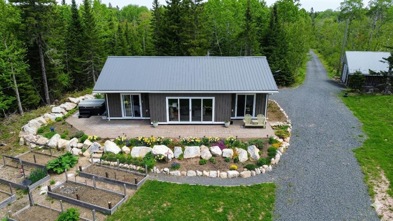 8 Alexander Avenue, Waterloo Lake, NS